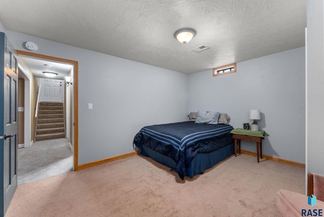3104 S Elmwood Ave Avenue, Sioux Falls, SD 57105