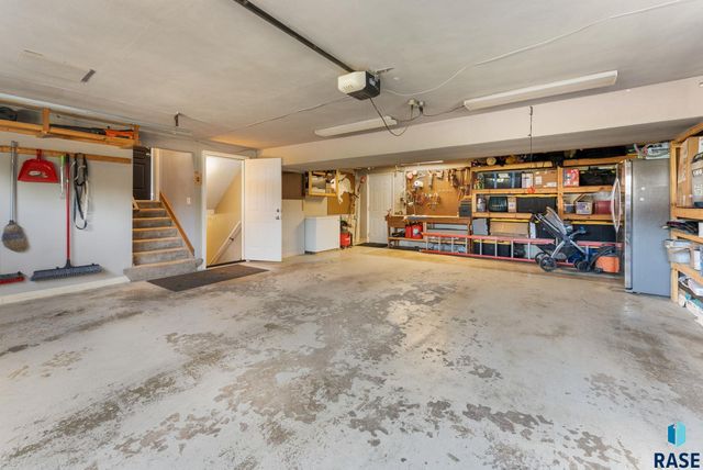 3104 S Elmwood Ave Avenue, Sioux Falls, SD 57105