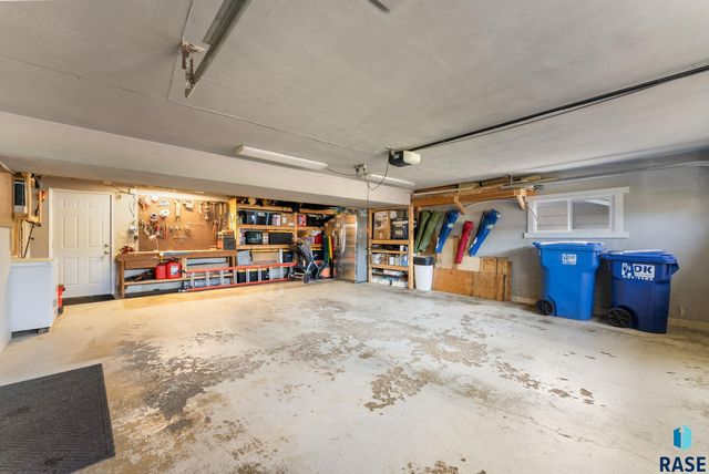 3104 S Elmwood Ave Avenue, Sioux Falls, SD 57105