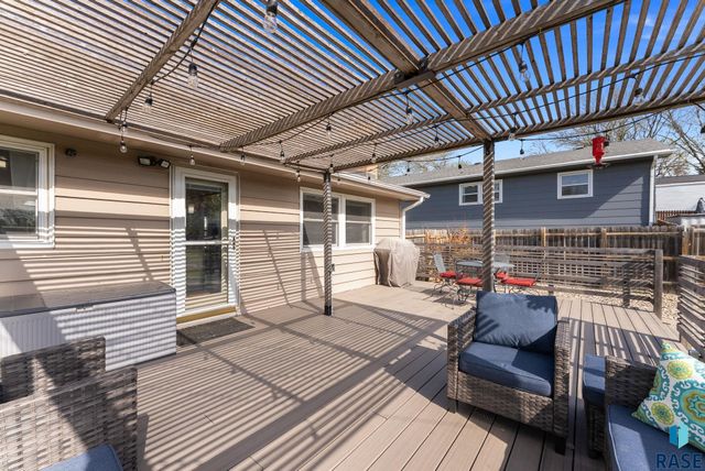 3104 S Elmwood Ave Avenue, Sioux Falls, SD 57105