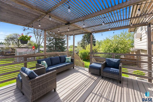 3104 S Elmwood Ave Avenue, Sioux Falls, SD 57105