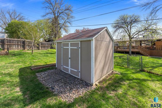 3104 S Elmwood Ave Avenue, Sioux Falls, SD 57105