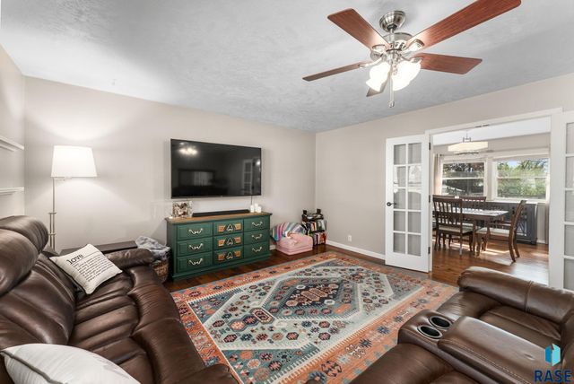 3104 S Elmwood Ave Avenue, Sioux Falls, SD 57105