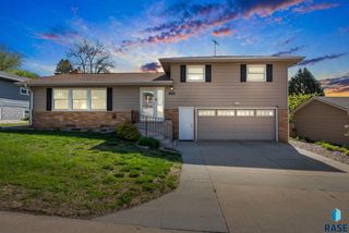 3104 S Elmwood Ave Avenue, Sioux Falls, SD 57105