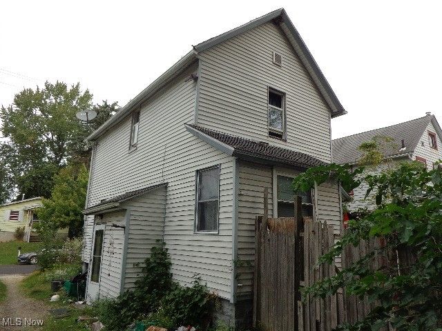 590 Flora Avenue, Akron, OH 44314