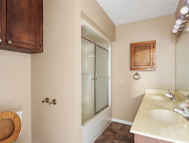 24 Cherrywood Cir, Marshall, TX 75672