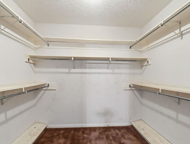 24 Cherrywood Cir, Marshall, TX 75672