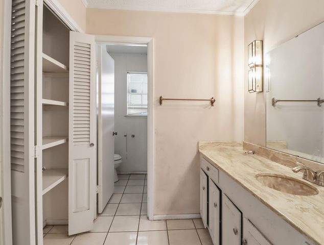 24 Cherrywood Cir, Marshall, TX 75672