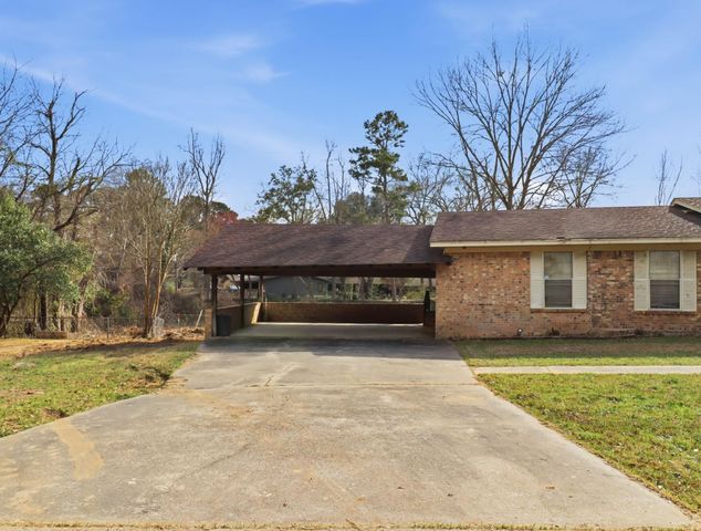 24 Cherrywood Cir, Marshall, TX 75672