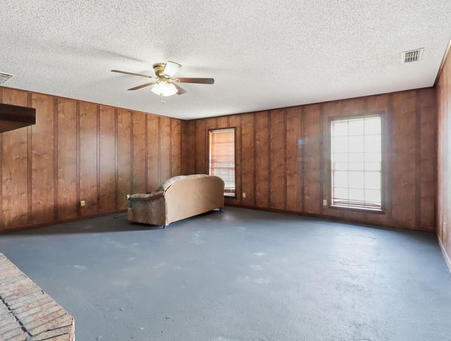 24 Cherrywood Cir, Marshall, TX 75672