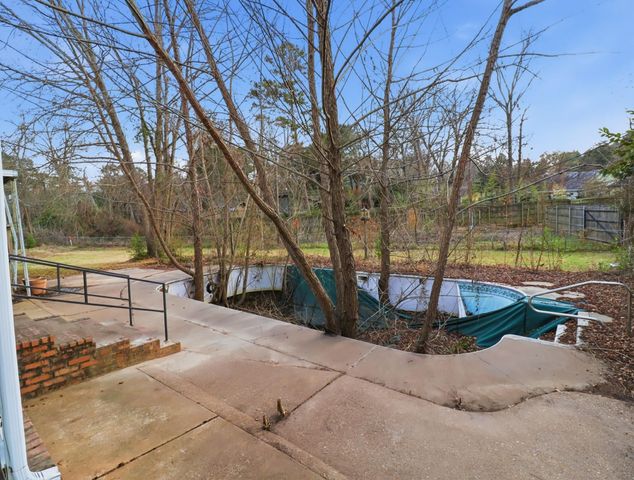 24 Cherrywood Cir, Marshall, TX 75672