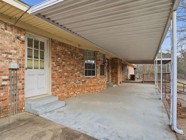 24 Cherrywood Cir, Marshall, TX 75672
