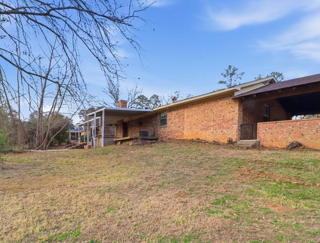 24 Cherrywood Cir, Marshall, TX 75672