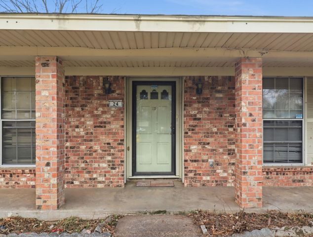 24 Cherrywood Cir, Marshall, TX 75672