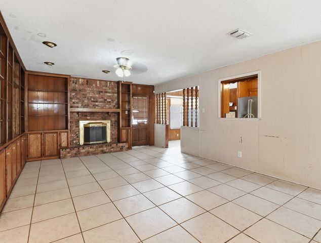 24 Cherrywood Cir, Marshall, TX 75672