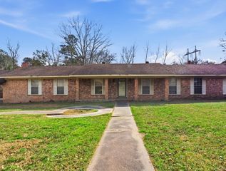 24 Cherrywood Cir, Marshall, TX 75672