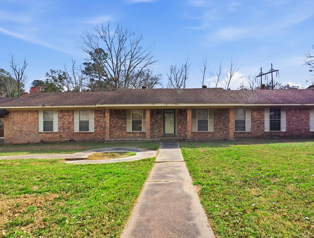 24 Cherrywood Cir, Marshall, TX 75672