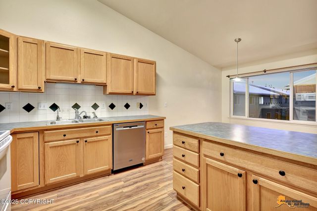 6229 Laurel Street, Anchorage, AK 99507