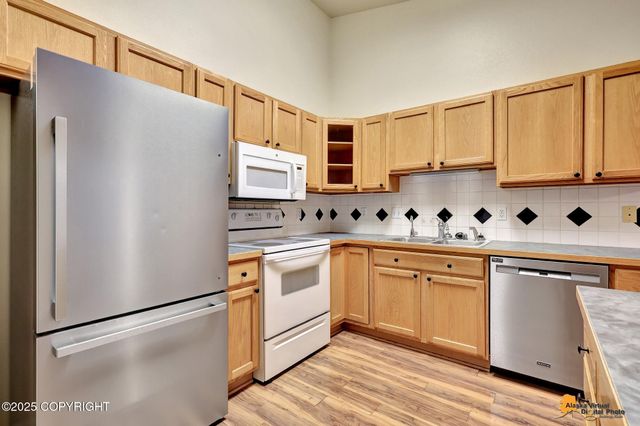 6229 Laurel Street, Anchorage, AK 99507