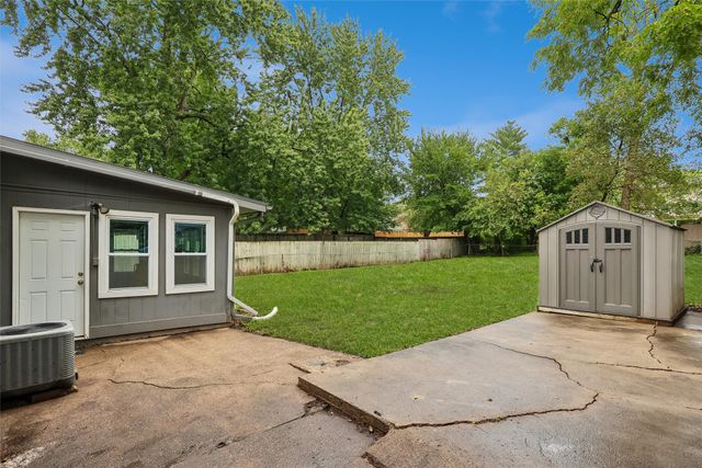 1037 65th Street, Windsor Heights, IA 50324