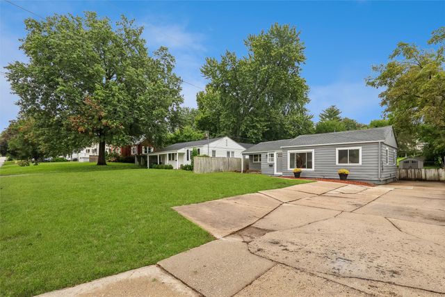 1037 65th Street, Windsor Heights, IA 50324