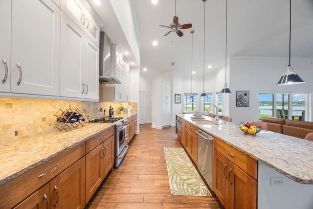 826 CHRISTINA CIRCLE, Oldsmar, FL 34677