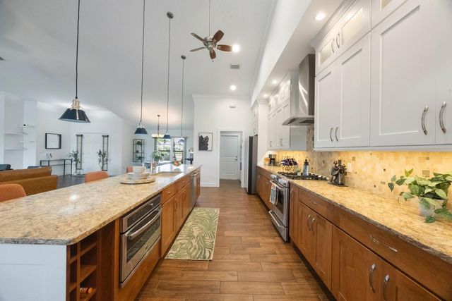 826 CHRISTINA CIRCLE, Oldsmar, FL 34677