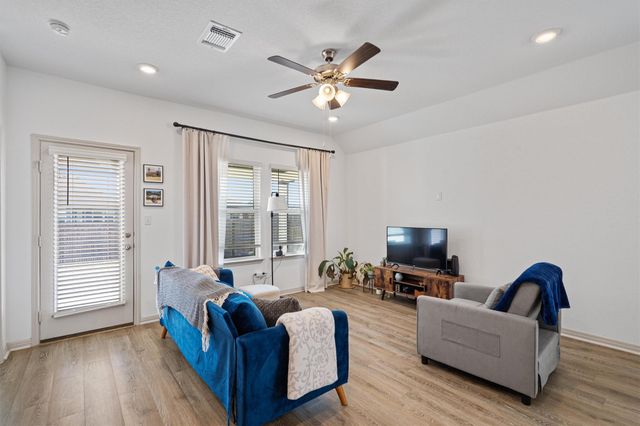 131 Aransas River RD, Hutto, TX 78634