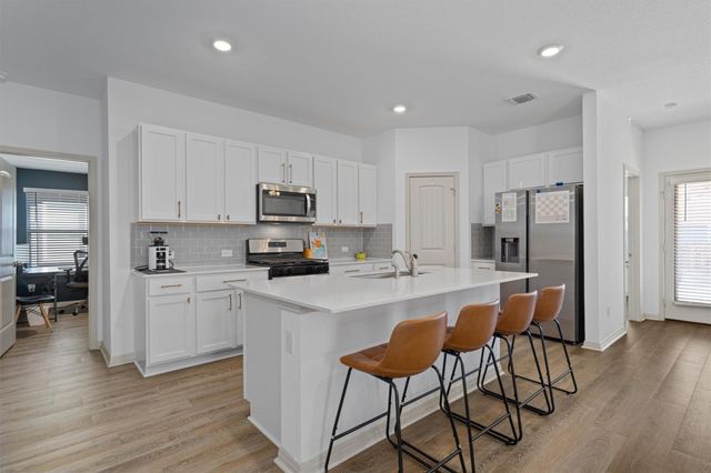 131 Aransas River RD, Hutto, TX 78634