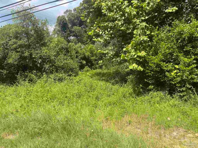 419 N Corry Field Rd, Pensacola, FL 32506