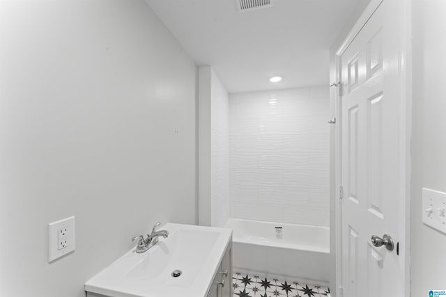 1244 BARK AVENUE SE, Leeds, AL 35094