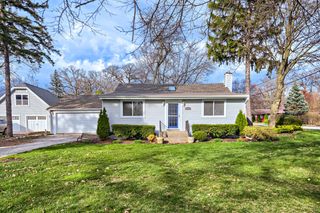250 Beauteau Street, Lake Zurich, IL 60047