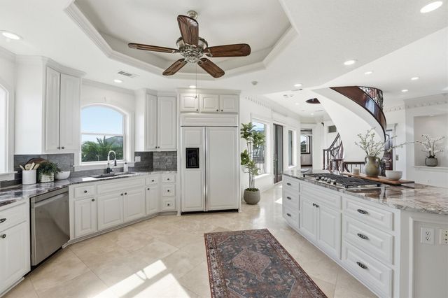 19 Marathon, Hitchcock, TX 77563