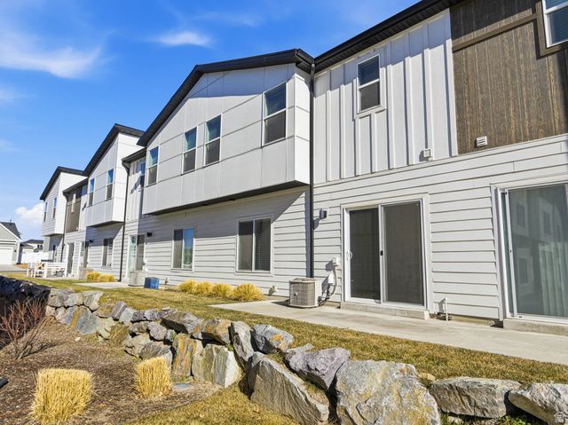 561 N 225 E, Providence, UT 84332