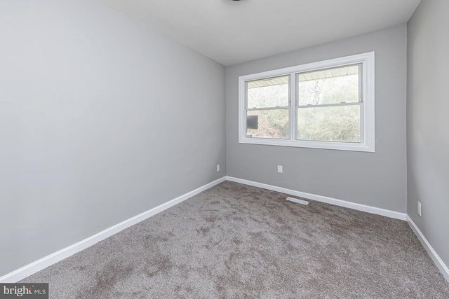 180 S DENNIS DR, Clayton, NJ 08312