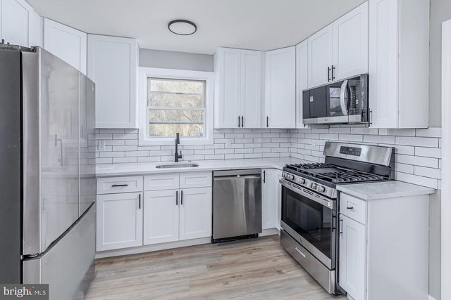 180 S DENNIS DR, Clayton, NJ 08312