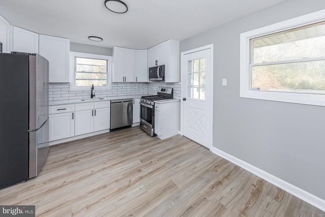 180 S DENNIS DR, Clayton, NJ 08312