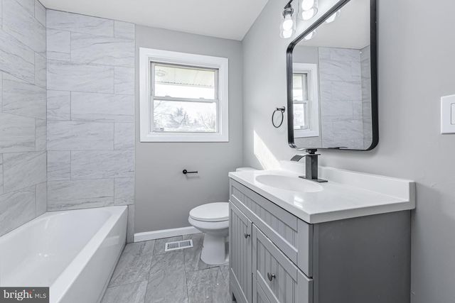 180 S DENNIS DR, Clayton, NJ 08312