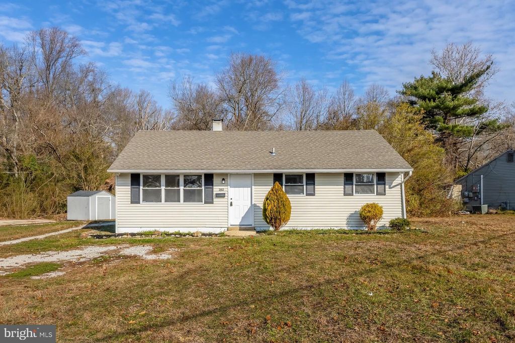 180 S DENNIS DR, Clayton, NJ 08312