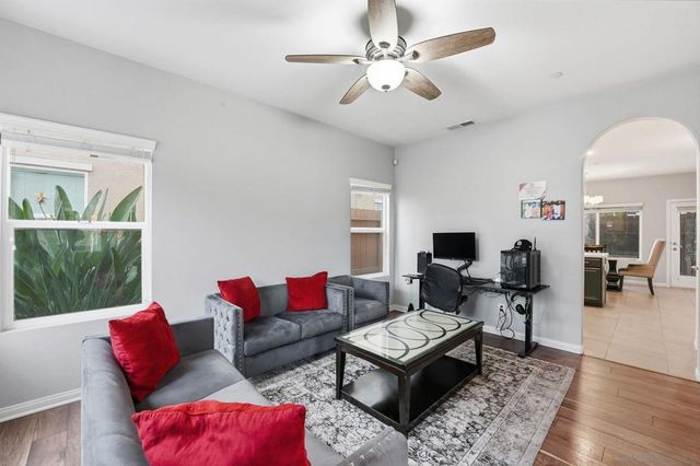 522 Mary Lane, El Cajon, CA 92021