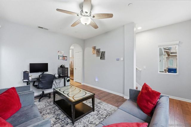 522 Mary Lane, El Cajon, CA 92021