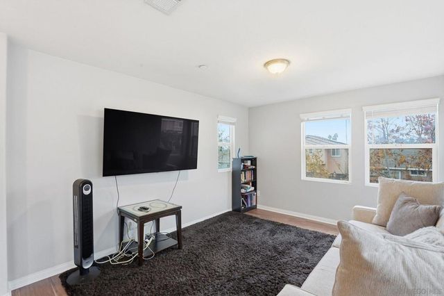 522 Mary Lane, El Cajon, CA 92021