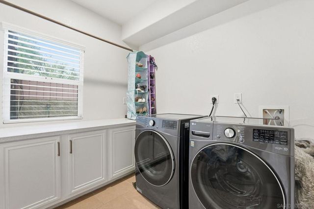 522 Mary Lane, El Cajon, CA 92021