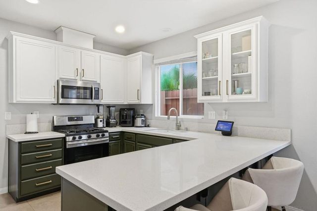 522 Mary Lane, El Cajon, CA 92021