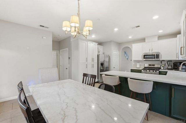 522 Mary Lane, El Cajon, CA 92021