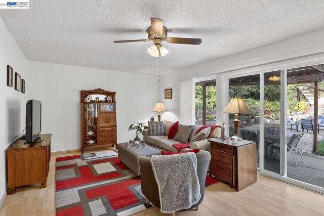 5827 Cold Water Drive, Castro Valley, CA 94552