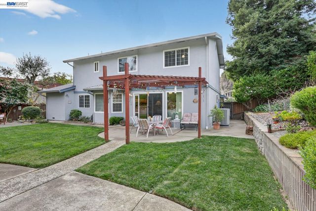 5827 Cold Water Drive, Castro Valley, CA 94552