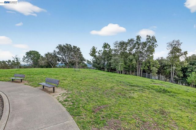 5827 Cold Water Drive, Castro Valley, CA 94552