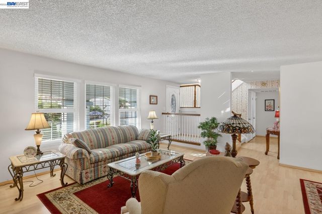 5827 Cold Water Drive, Castro Valley, CA 94552