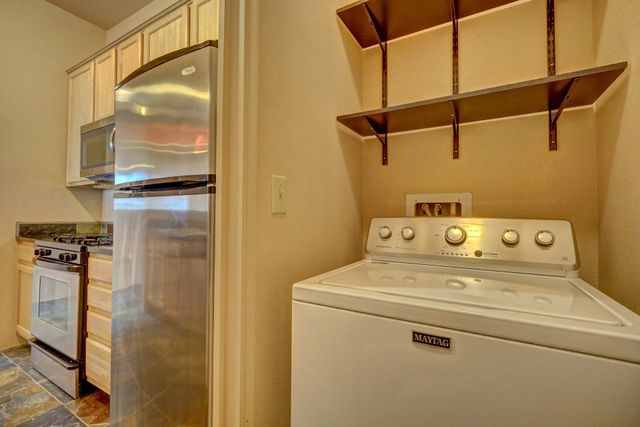 1405 Vegas Verdes 315, Santa Fe, NM 87507